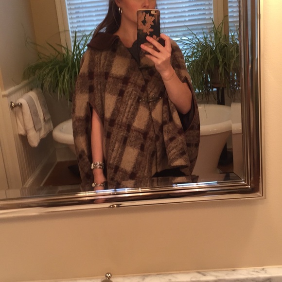 Fall Blanket Cape with Buckles - Picture 5 of 5